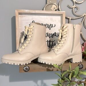 Ivory Lace Up Combat Boots Hiking Booties Sugar Womens 8